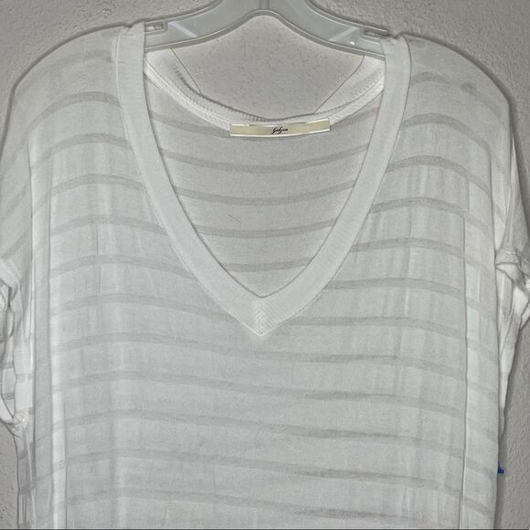 Gibson V-Neck Top White - Picture 2 of 9